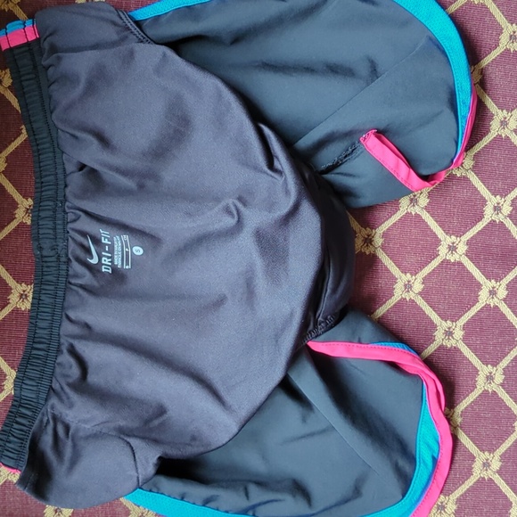 SOLD - Nike women’s size small dri-fit running Black, pink and Blue shorts - Picture 9 of 10